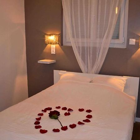 Gite Avec Spa Privatif* Saint-Symphorien-les-Buttes Zewnętrze zdjęcie